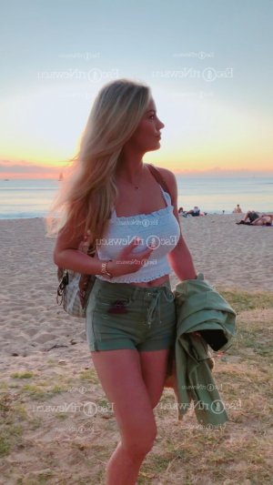 Ayannah escort girl in Foothill Farms CA